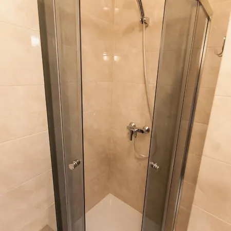 Penguin 2120 Apartman *